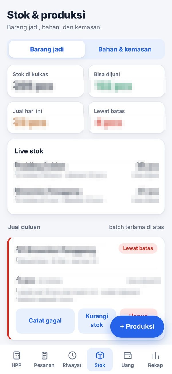 Layar stok barang jadi per batch dengan peringatan kedaluwarsa